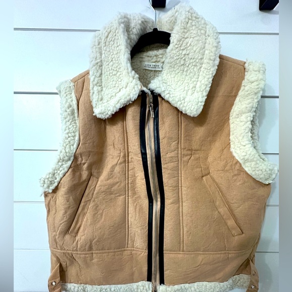 NWT. Lrg. 12th Tribe Sherpa Vest - Picture 5 of 9